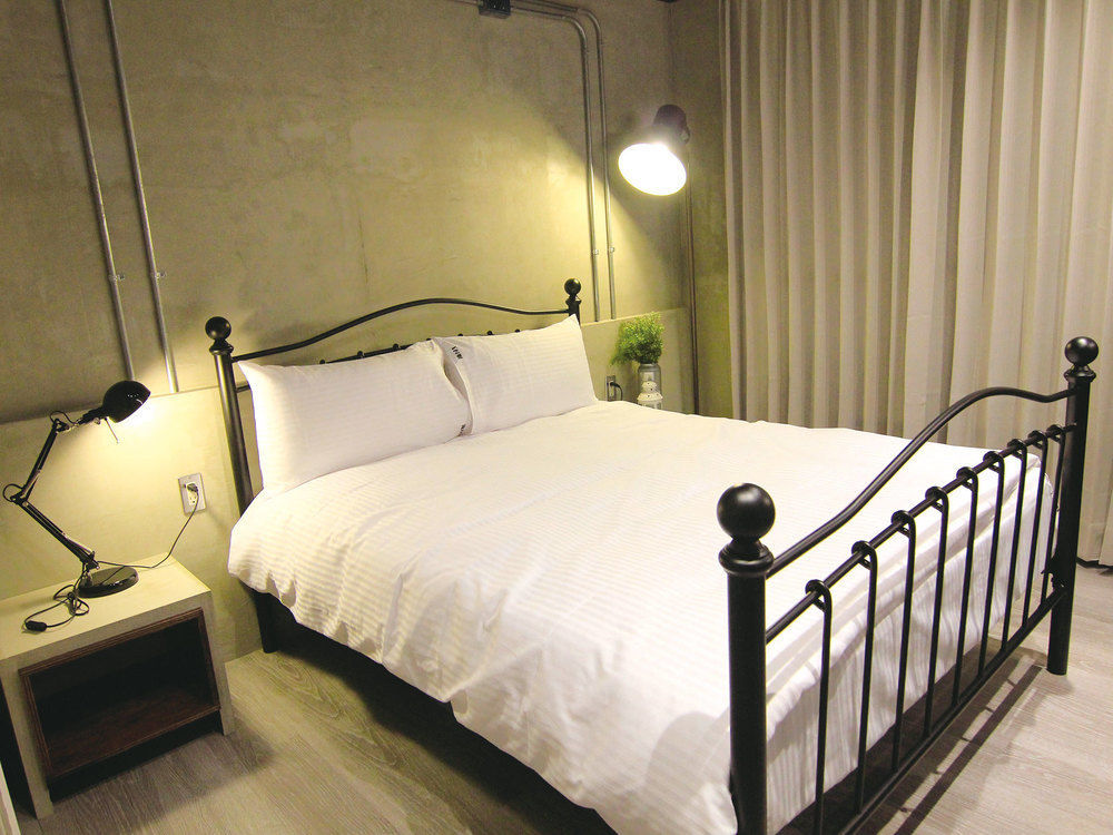 Loft Hostel Fengjia Taichung Exterior foto